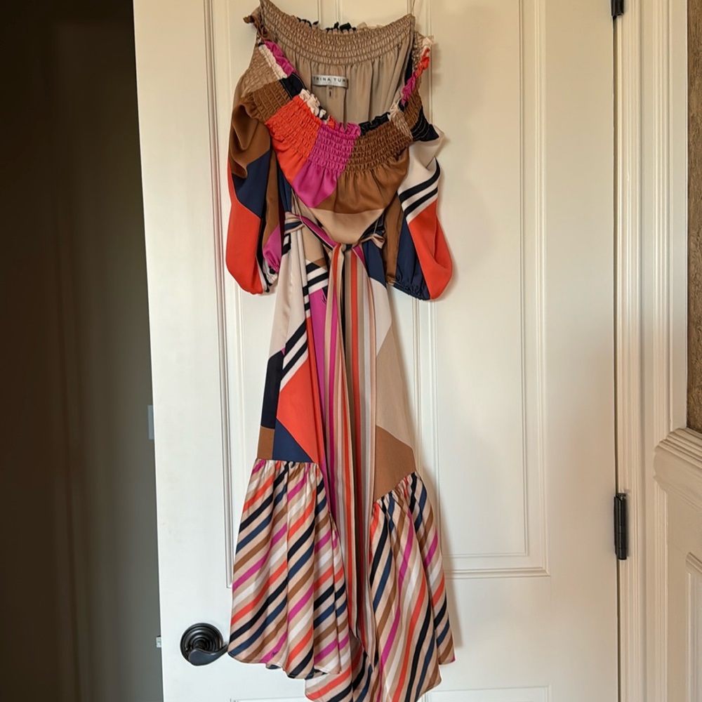 Can wear off the shoulder